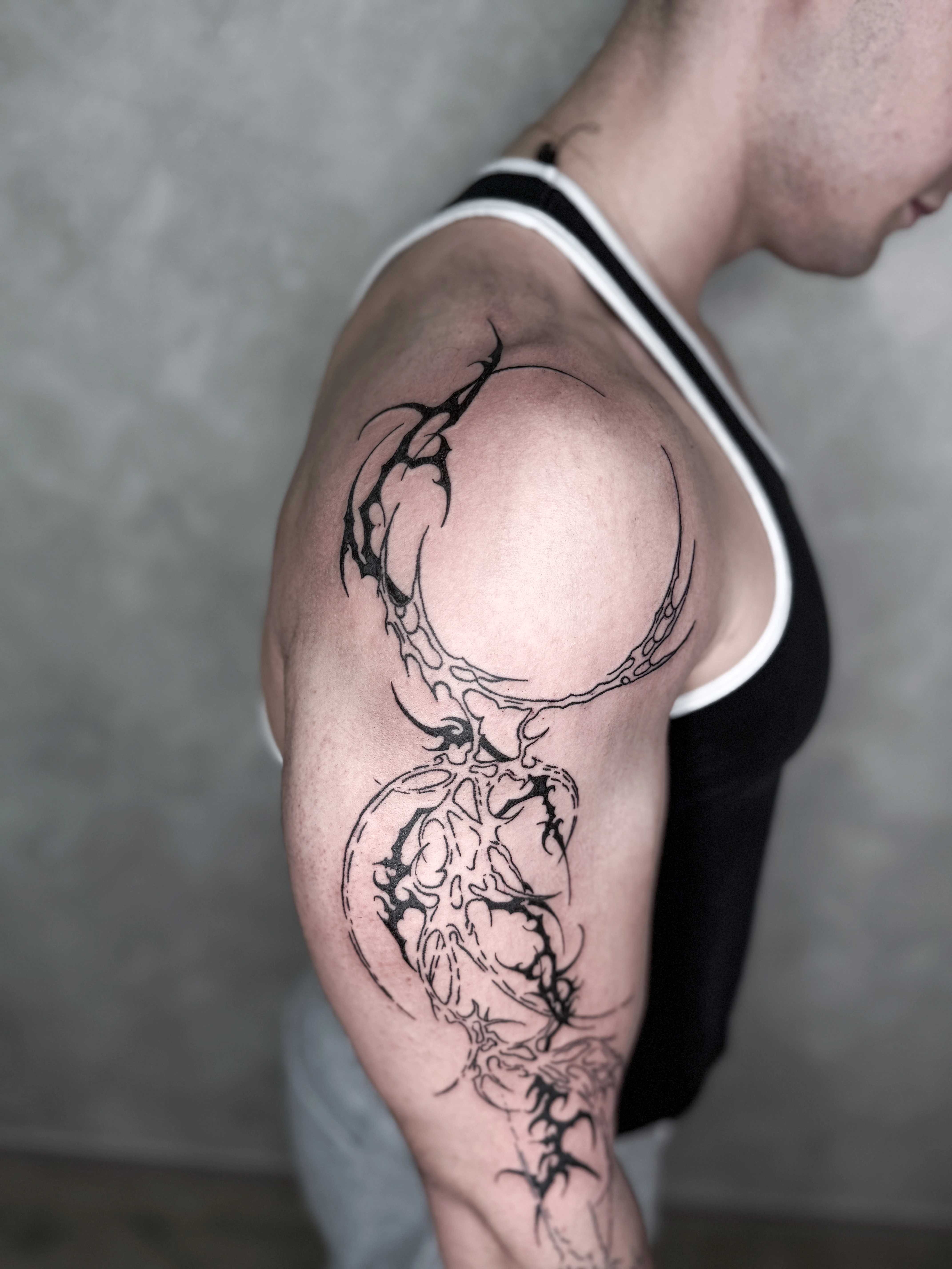 Tatuaje tribal - Lux Tattoo Studio Le&oacute;n